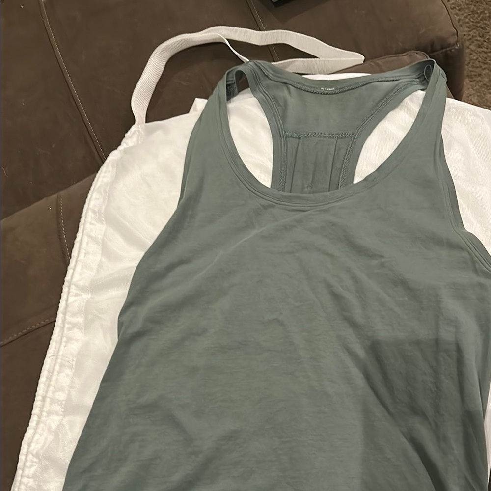 Lululemon tank